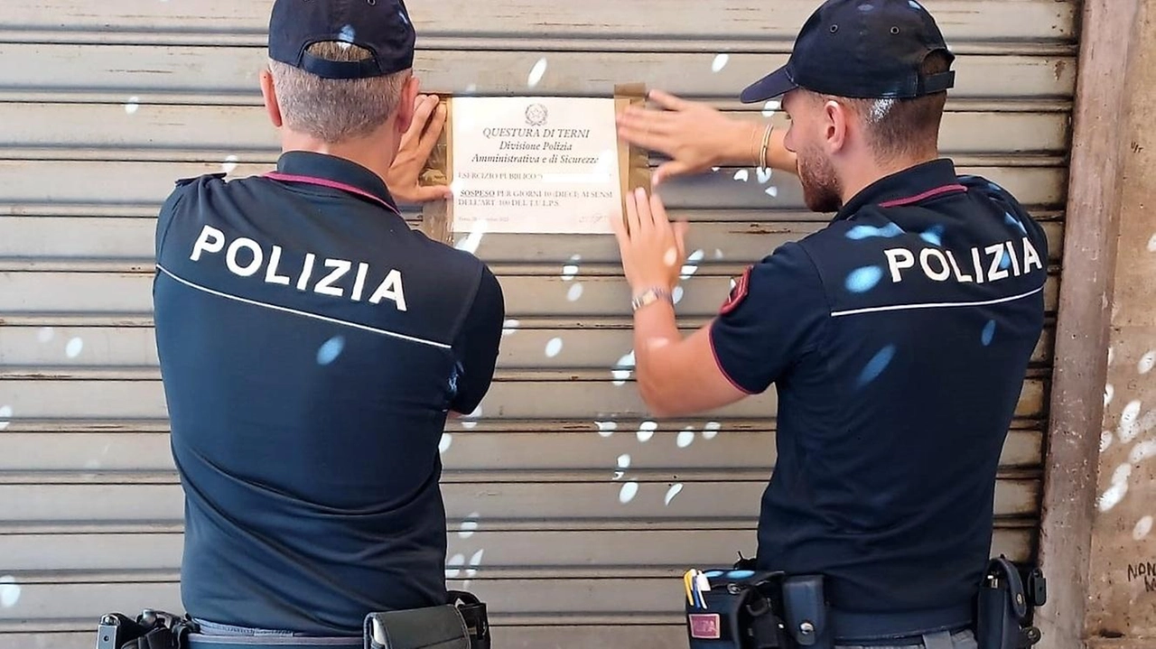 Locale pubblico chiuso dalla polizia