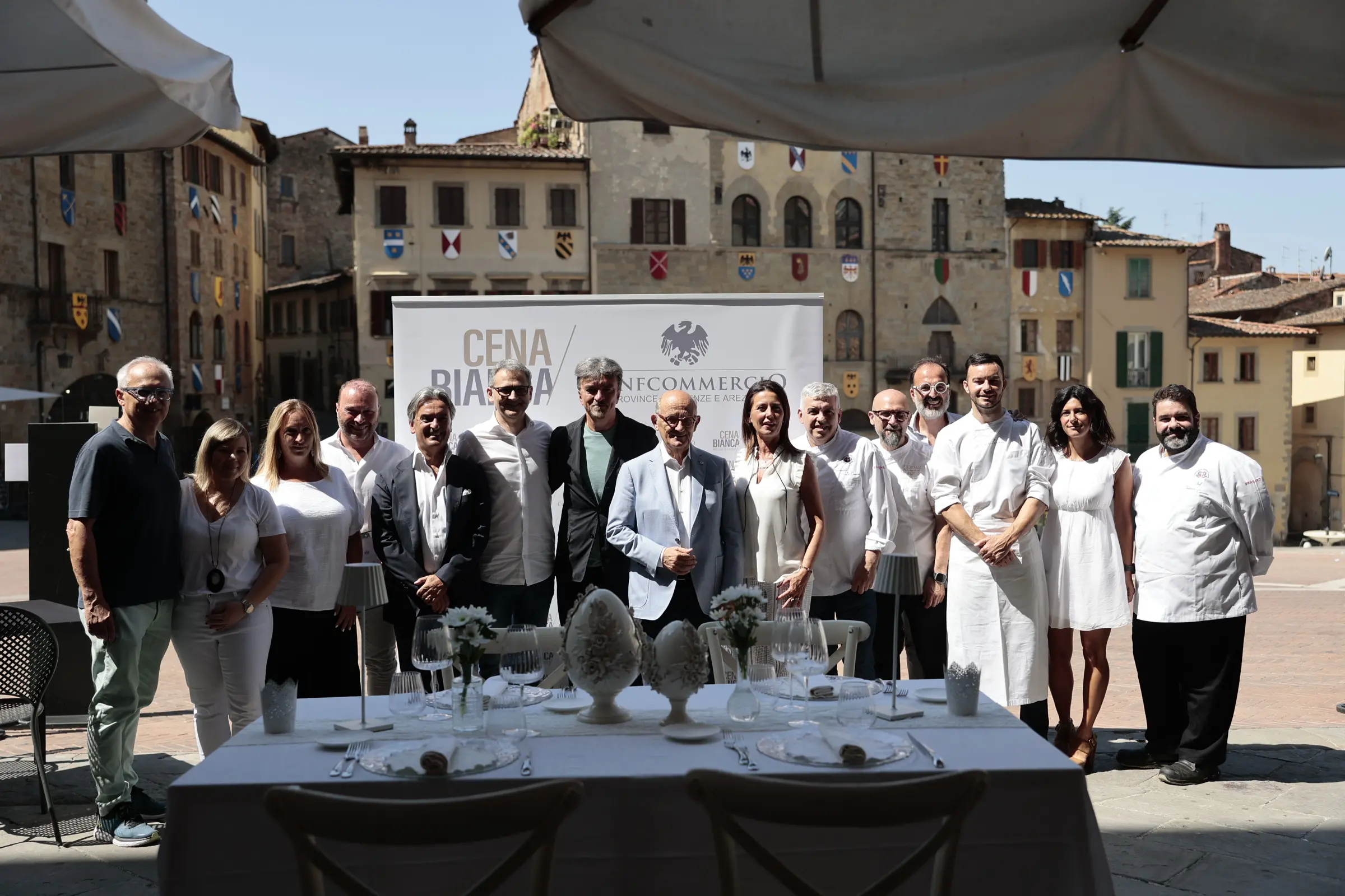 Torna la cena in bianco in piazza Grande