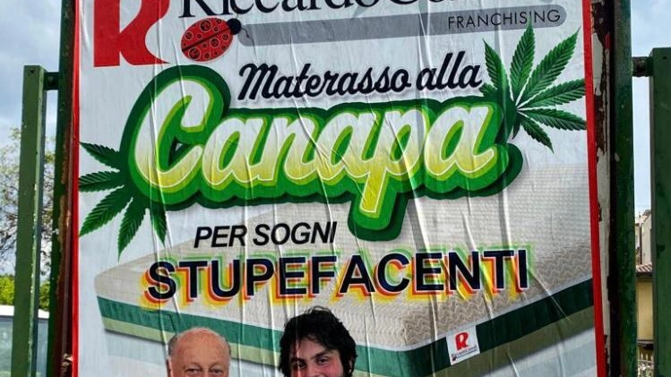 Arriva il materasso alla canapa  Bufera sui manifesti di Corredi