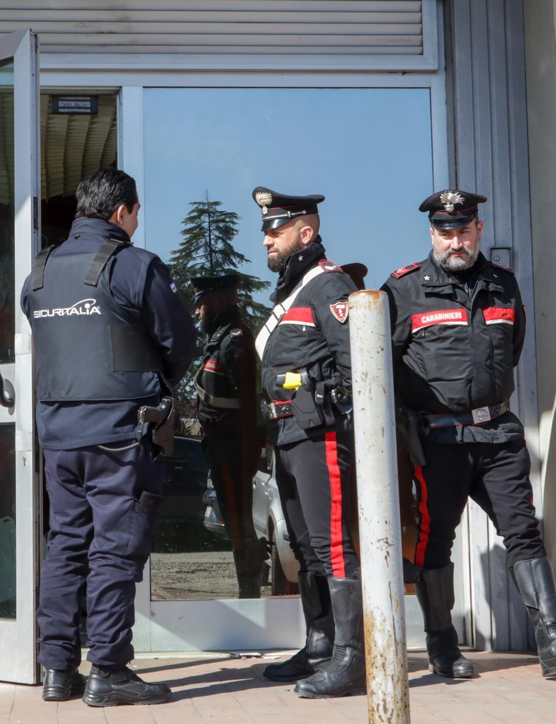 Possono le auto private appartenenti a membri di una associazione quale ad  esempio carabinieri o .. -  Il Portale della Sicurezza Stradale