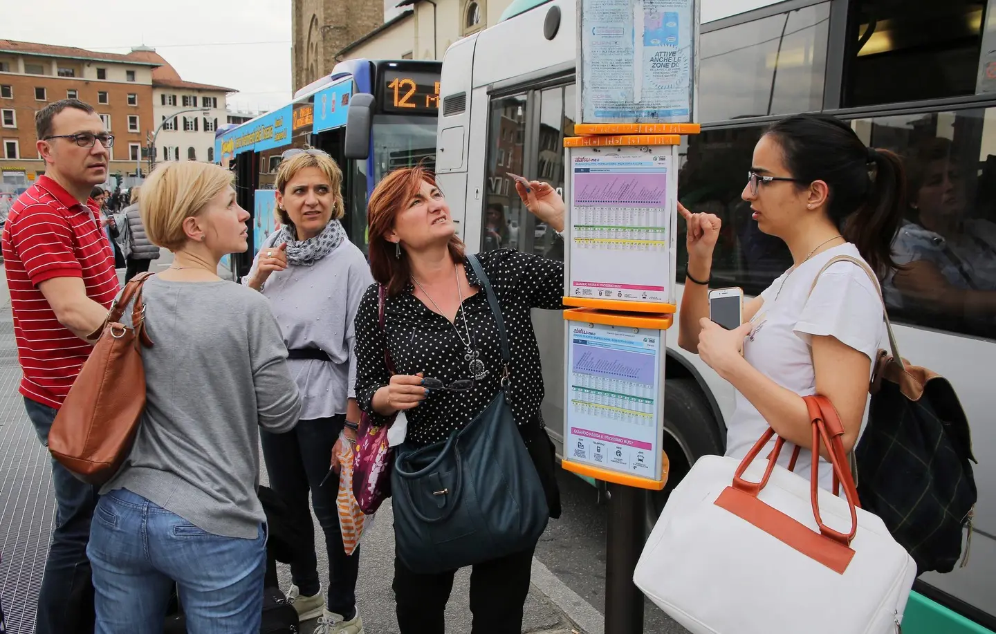 Firenze, l'autobus è un salasso: rincari fino al 25%. Universitari, corse gratis