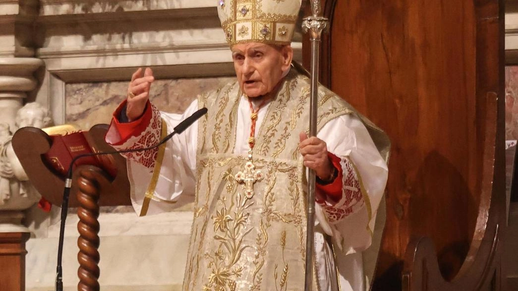 L’omaggio al cardinale perseguitato. A Simoni gli auguri di Papa Francesco