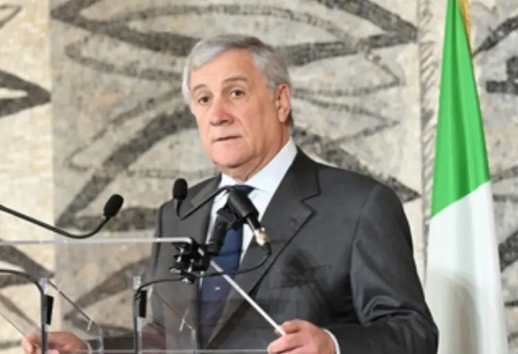 Firenze, le Chiavi della Città al ministro Antonio Tajani. E scoppia la polemica