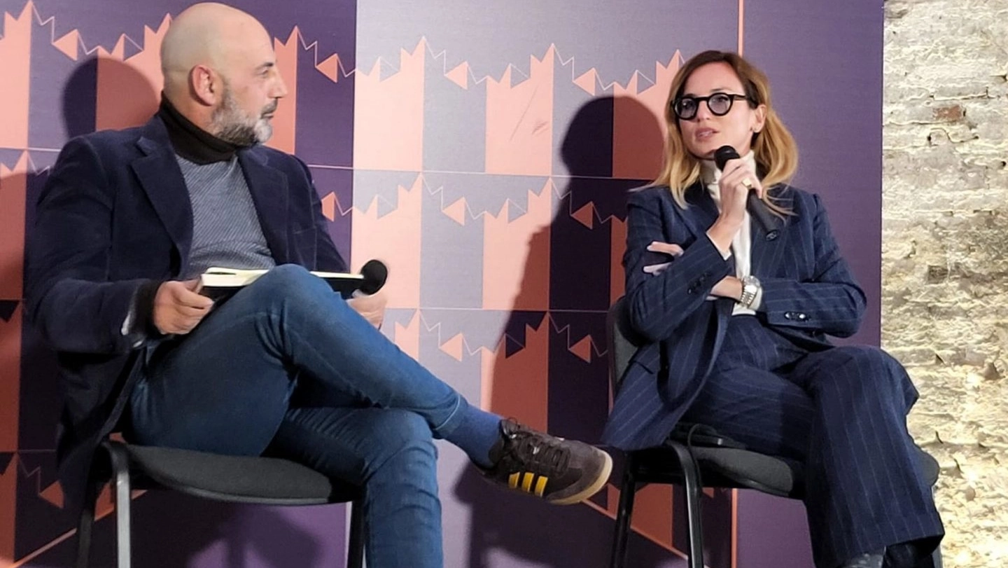 Beatrice Venezi intervistata da Iacopo Di Bugno al festival “L’Augusta“ (foto Alcide)