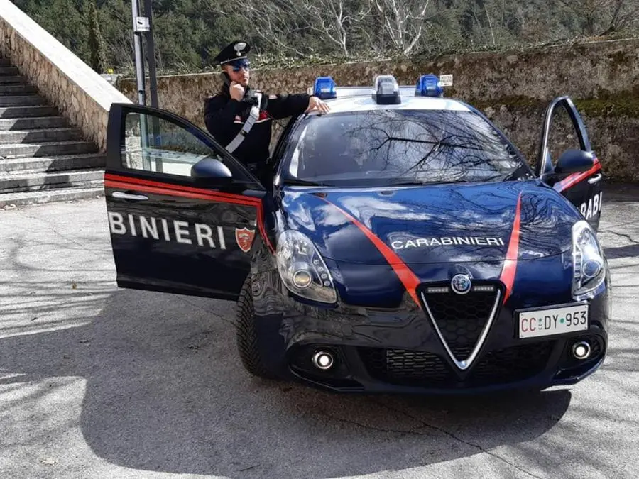 Firenze, pugni e violenze quotidiane a un'anziana disabile: arrestata la badante