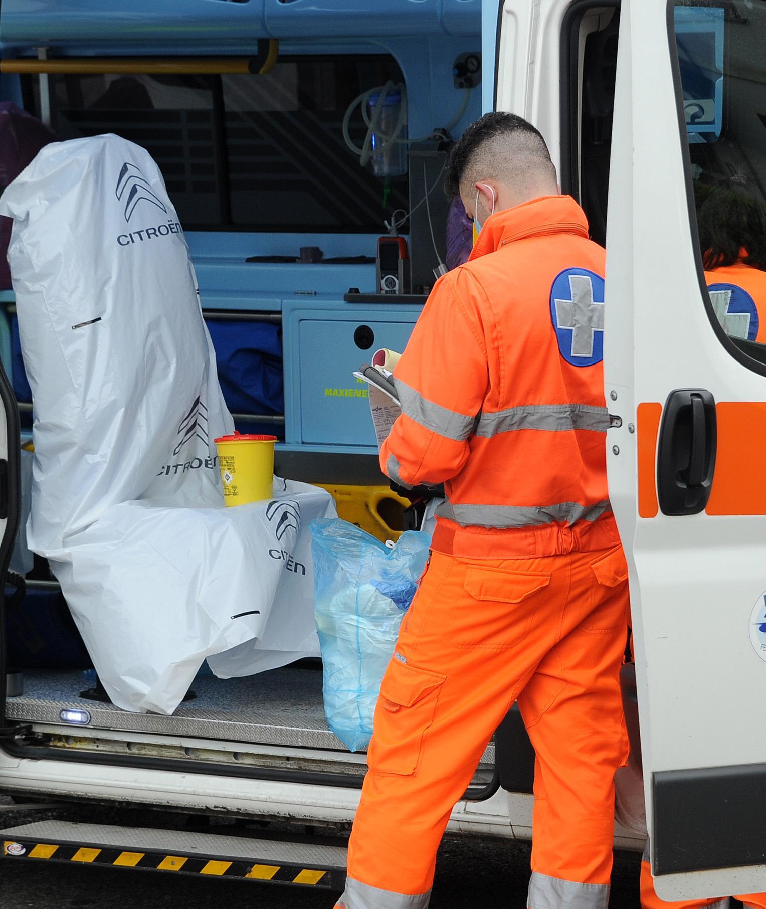 Incidente Sul Lavoro, Cade Dal Tetto Di Un Capannone: Operaio In Gravi ...