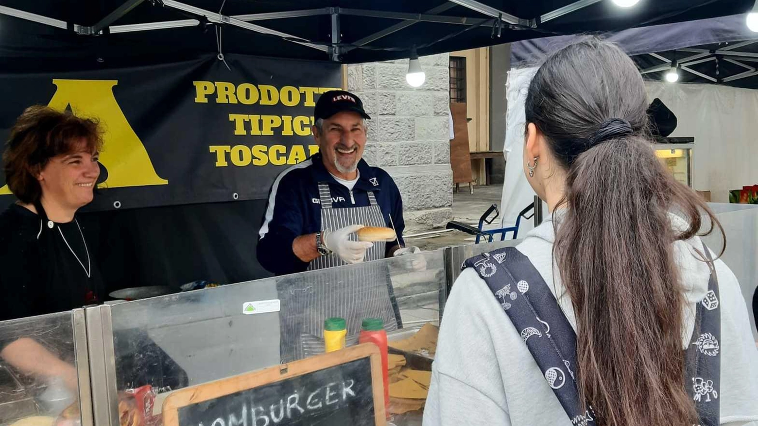 L’ultima cena con  Street food  Specialità  e sfilata di auto d’epoca