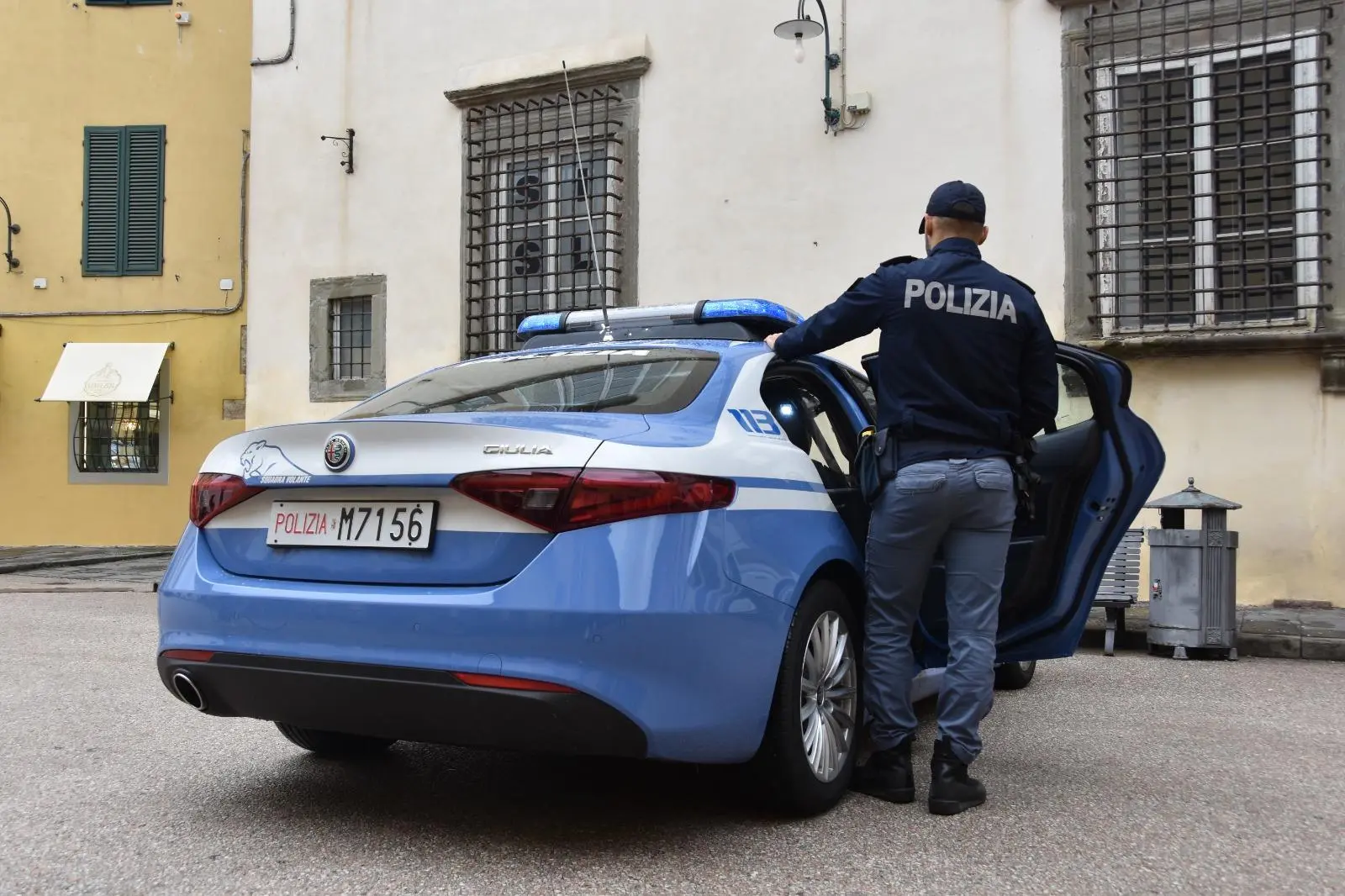 Rapina A Lucca: Arrestati Due Ventenni Per Bere E Mangiare Gratis