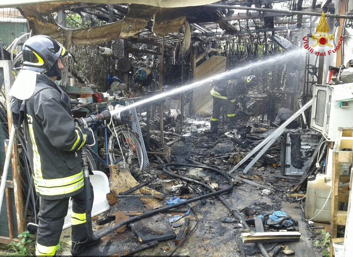 Incendio In Una Corte Condominiale, Sessantenne Ustionato