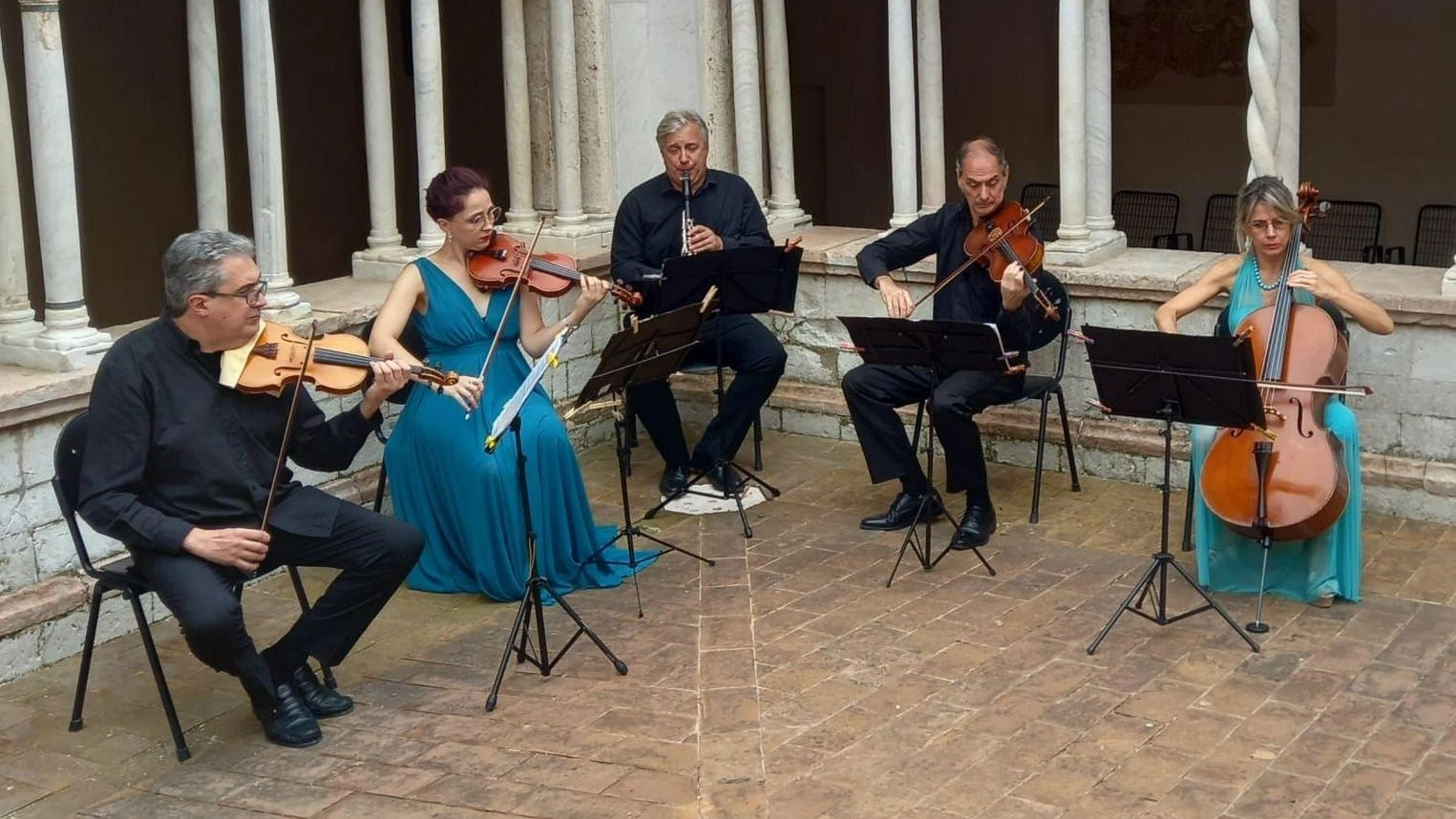 Onora il padre La ribellione diventa musica