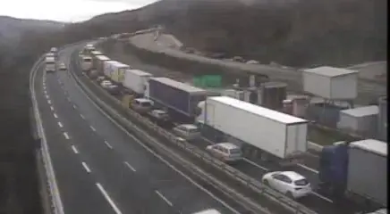 Firenze, incidente tra quattro auto e un camion in autostrada, code in mattinata