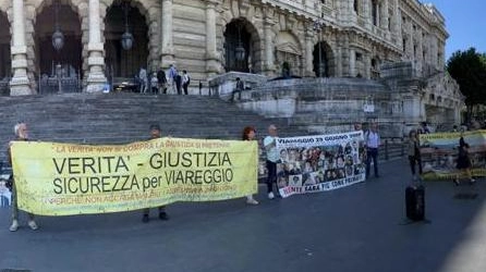 La manifestazione di ieri mattina davanti alla Suprema Corte