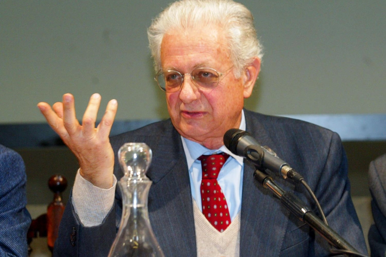 Luigi Berlinguer durante un convegno in tribunale a Siena