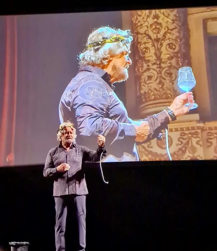 Beppe Grillo torna in scena, in platea lo stato maggiore dei 5 Stelle