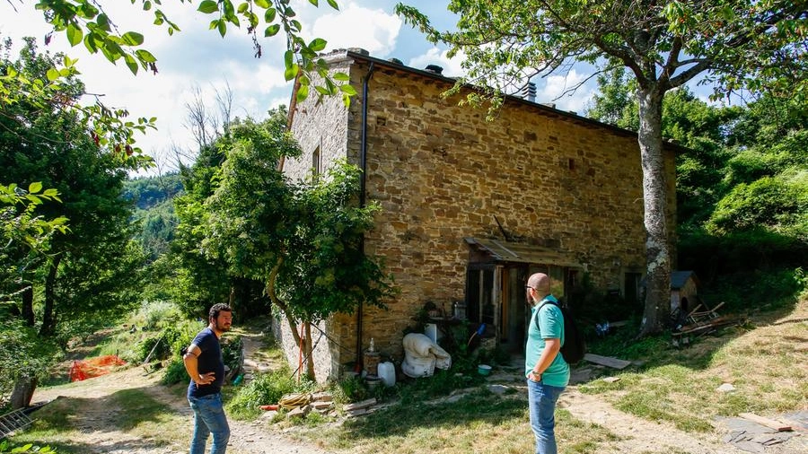 Il casolare dove vive la famiglia (Fotocronache Germogli)