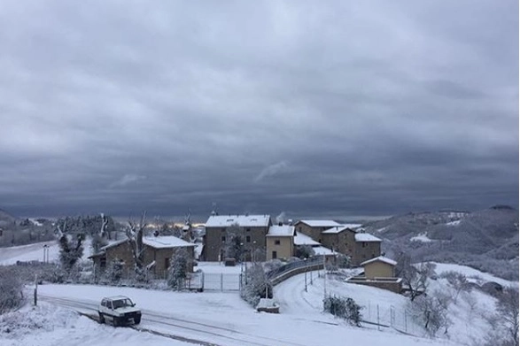 La neve alla Tenuta Borgo Santa Cecilia - Gubbio