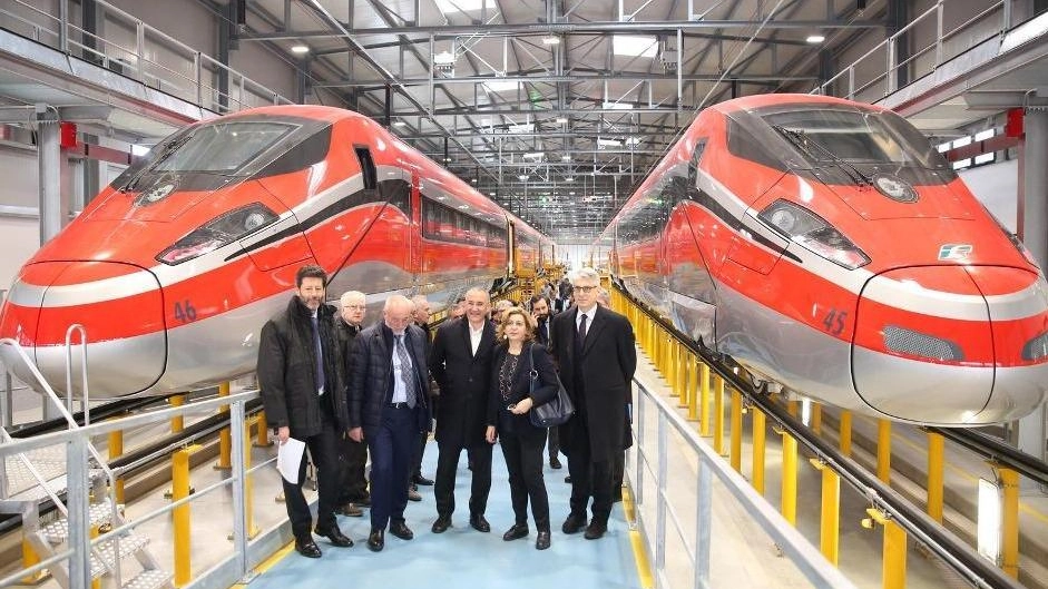 L’interno dell’Hitachi Rail con la preparazione degli ultimi esemplari dei Frecciarossa