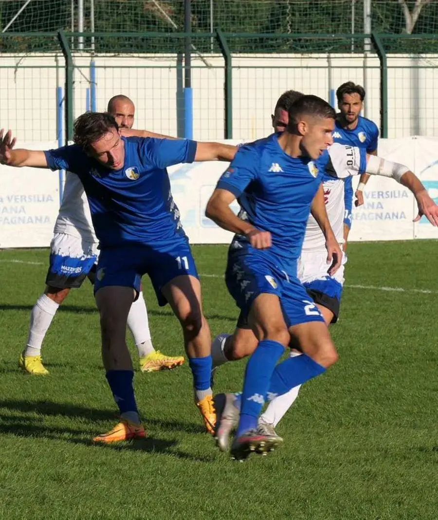 Ripristino del prato nel dopo partita di calcio e rugby.