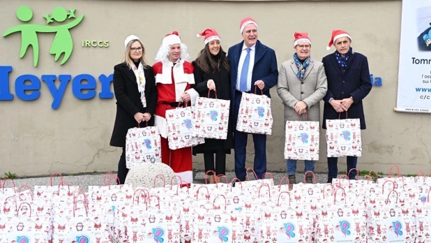I regali di Natale per i bambini dell'ospedale pediatrico Meyer di Firenze