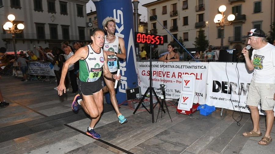 Staffetta di sera d'estate a Fucecchio (foto Regalami un sorriso)