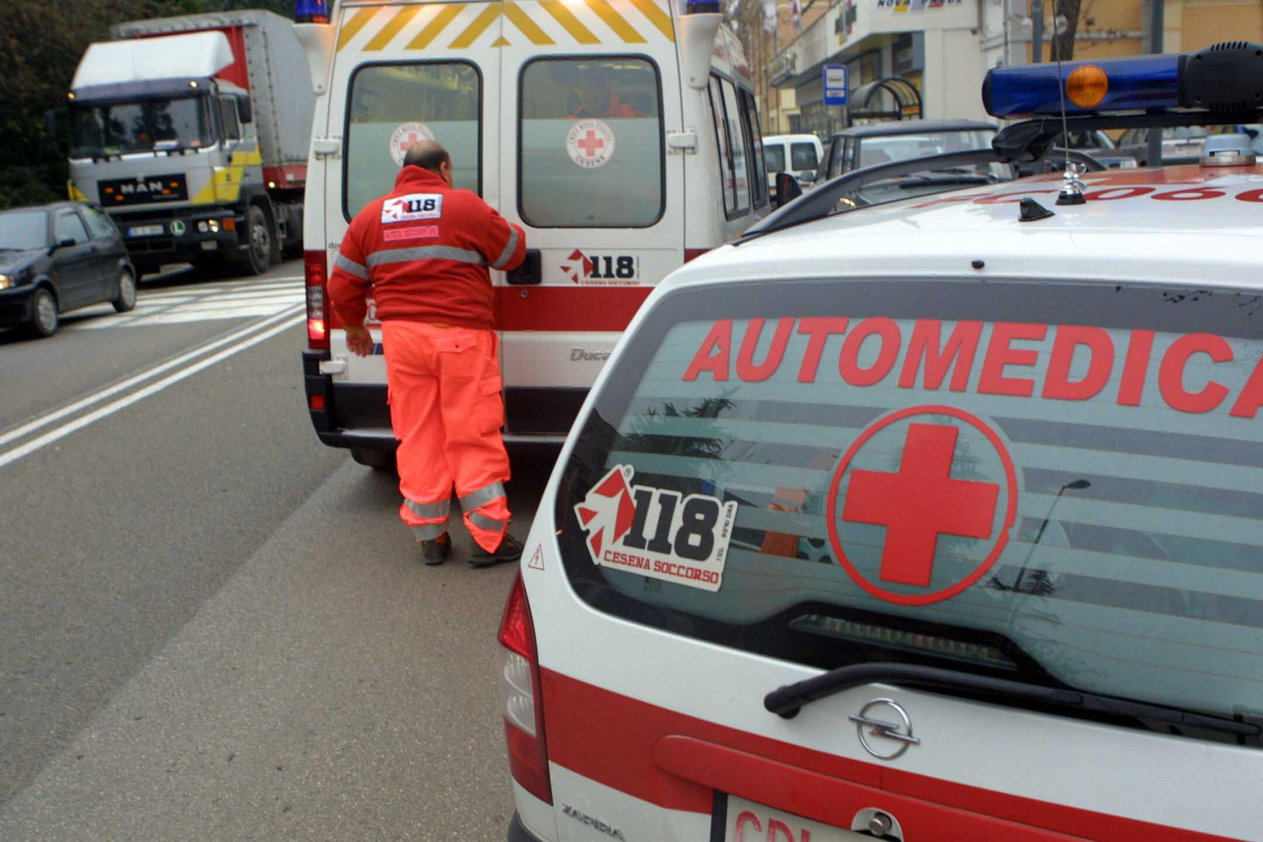 Perde Il Controllo Dell'auto E Finisce Fuori Strada: Grave Una 40enne