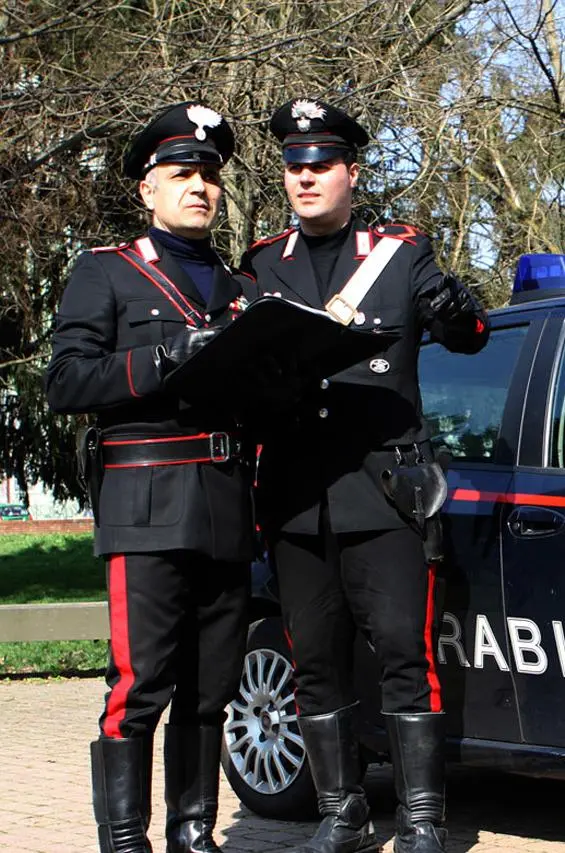 Indagato per revenge porn. Durante la perquisizione morde carabiniere: arrestato