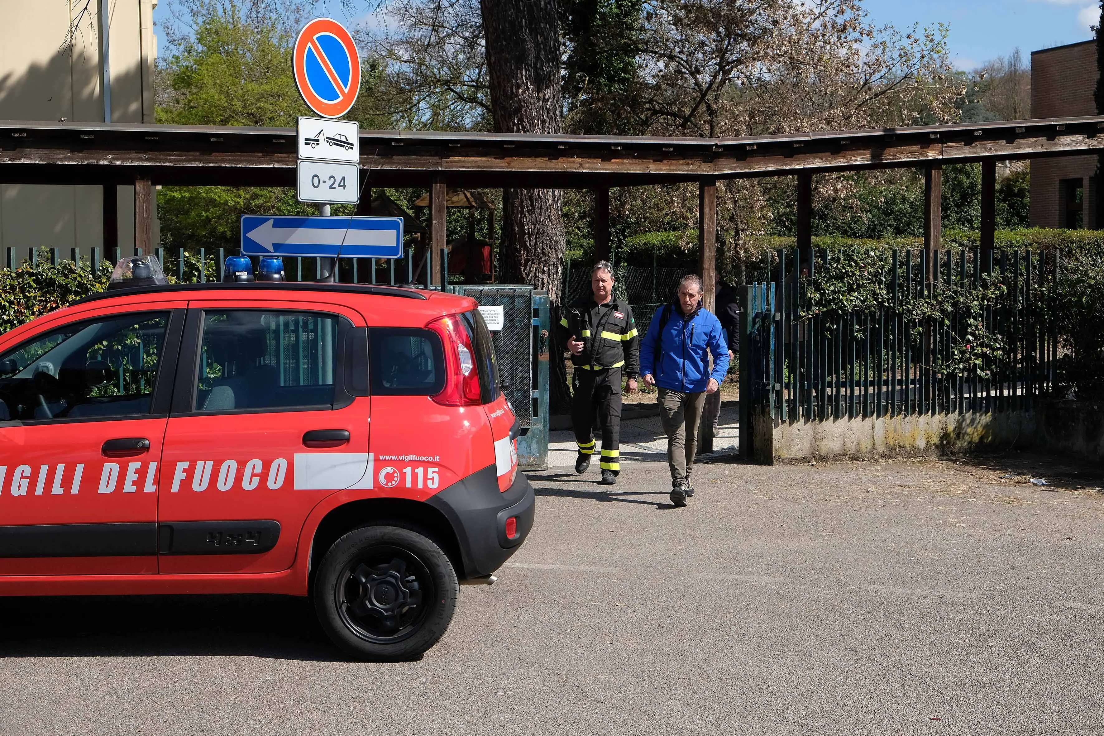 Arezzo crolla il soffitto della classe ferito uno studente