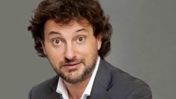 Pieraccioni: "Basta con i regali di Natale tra adulti. Abbracciamoci"