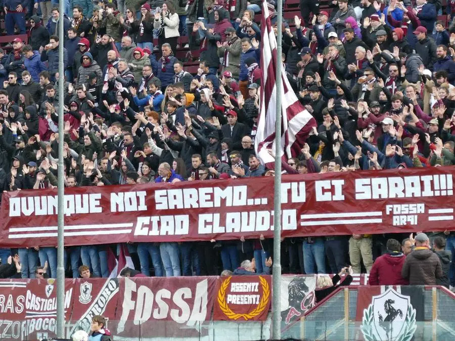 Allo stadio striscione per Claudio