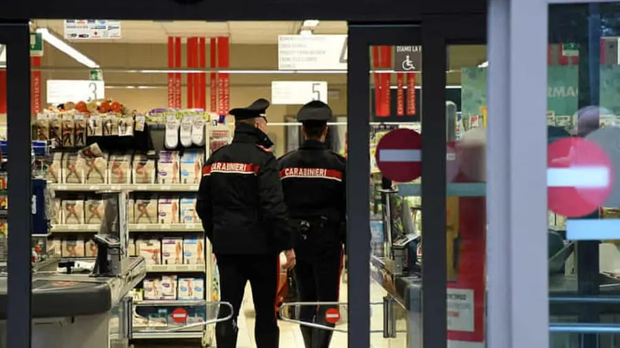 Rapina con una siringa in un supermercato di Porto Venere