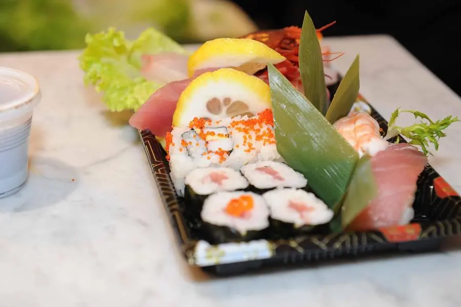 Traditi dalla cena di sushi: scoperto il batterio che ha scatenato l'intossicazione