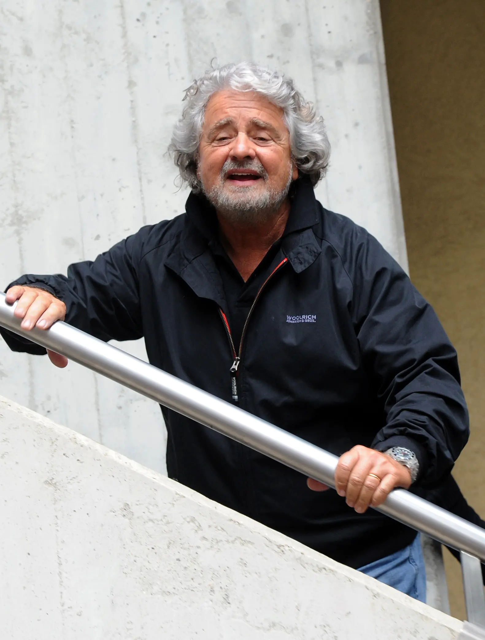 Summer Festival, laringite per Beppe Grillo. Salta lo show