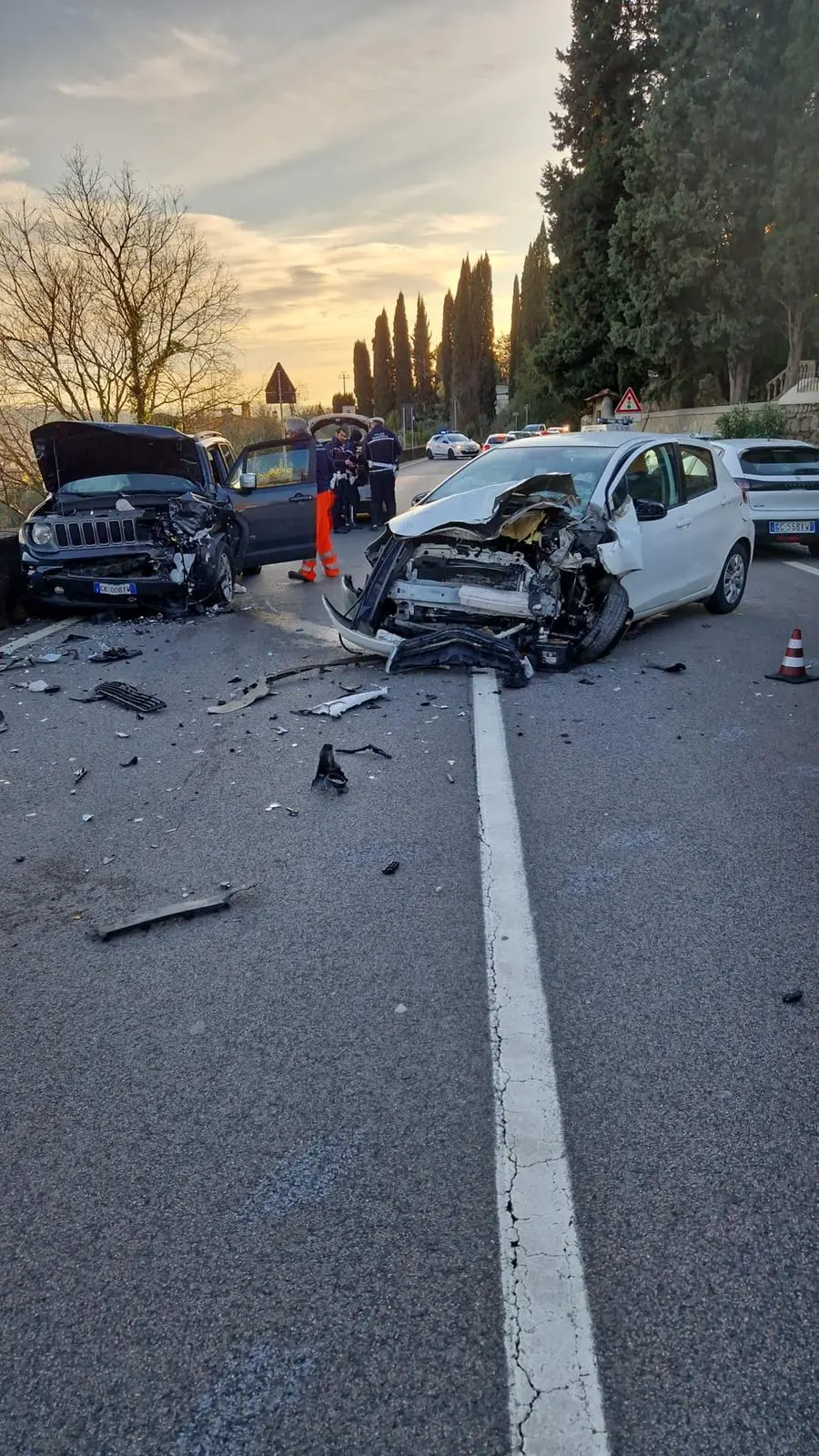 Firenze, incidente in via Bolognese: frontale tra due auto