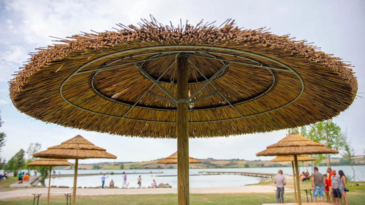 La spiaggia sul lago di Chiusi (foto di repertorio)