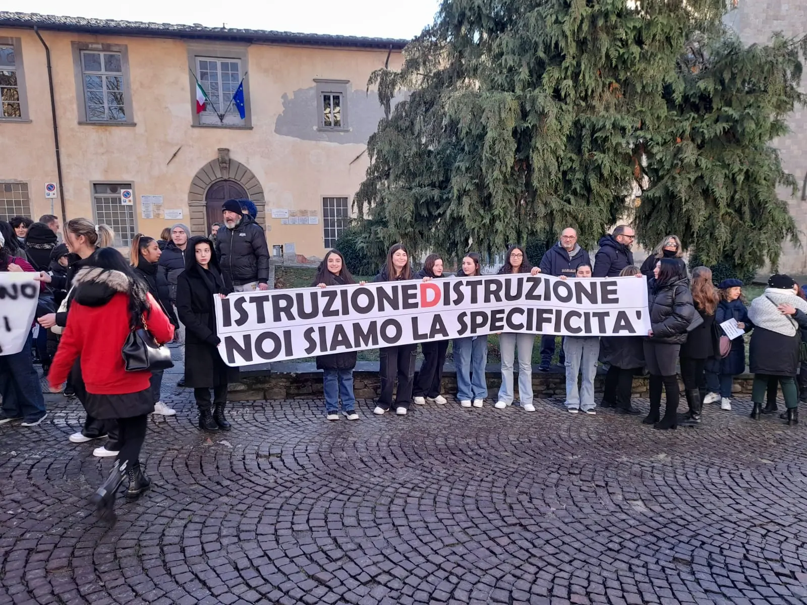 Sansepolcro la scuola troppo vicina accorpata per due minuti