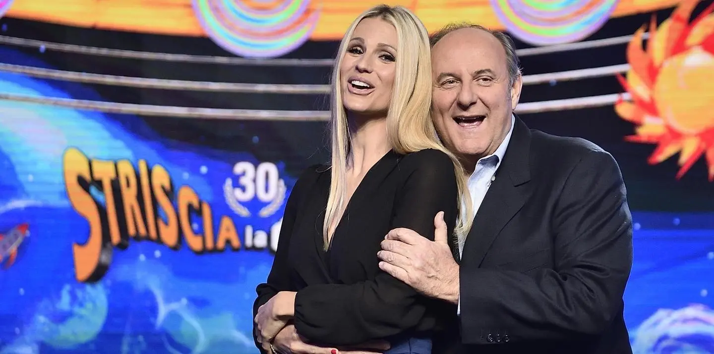 Gerry Scotti storpia in tv il nome di Pontedera. Poi scherza: 'Vi invito tutti'