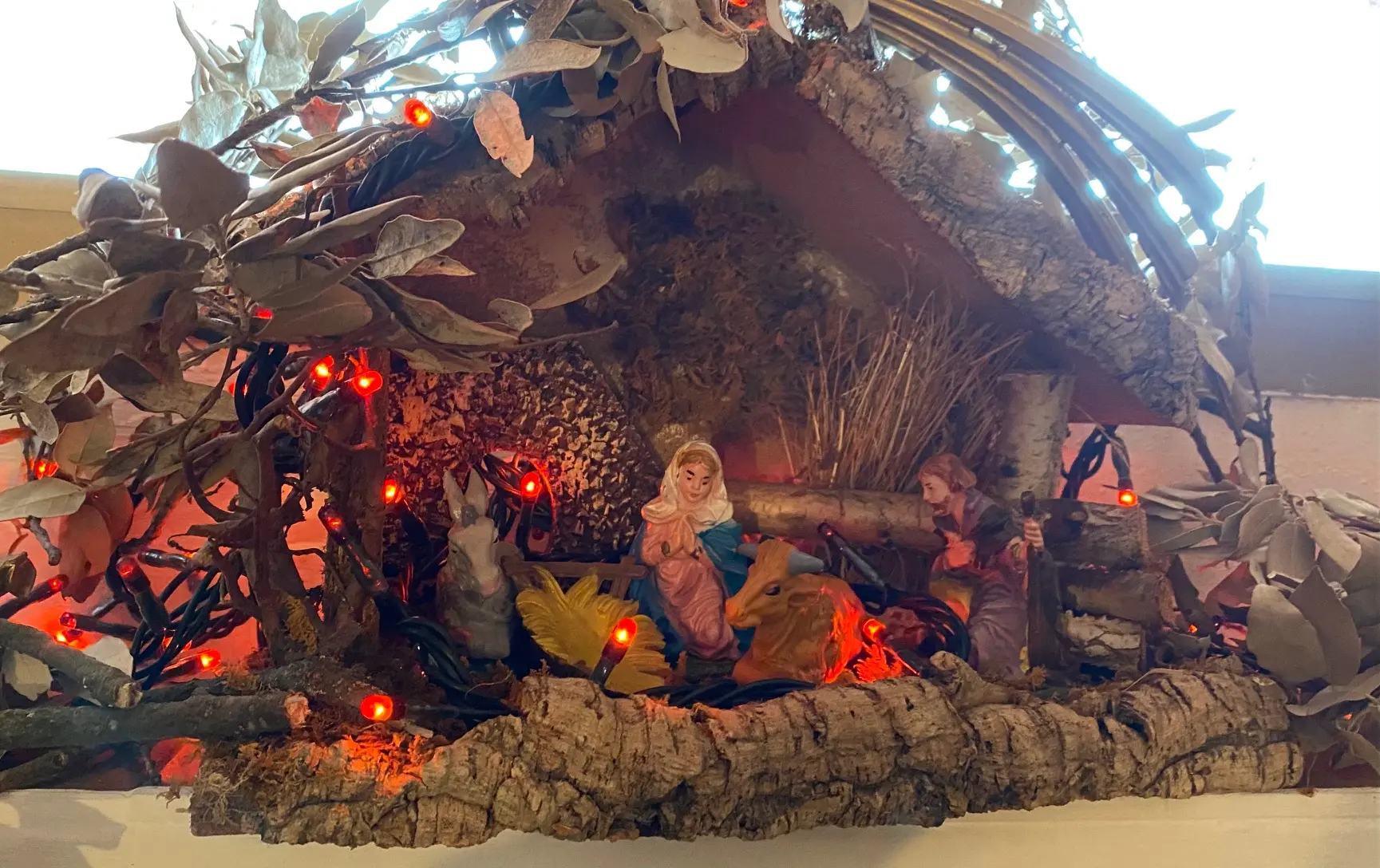 Covid. A Cerreto anche i personaggi del presepe hanno la mascherina