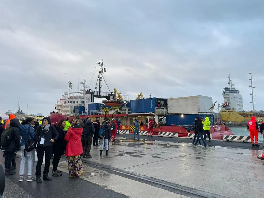 Migranti a Livorno, arrivata la seconda nave: 108 a bordo