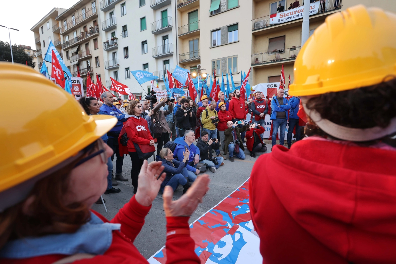 Un momento della manifestazione in via Mariti (New Press Photo)