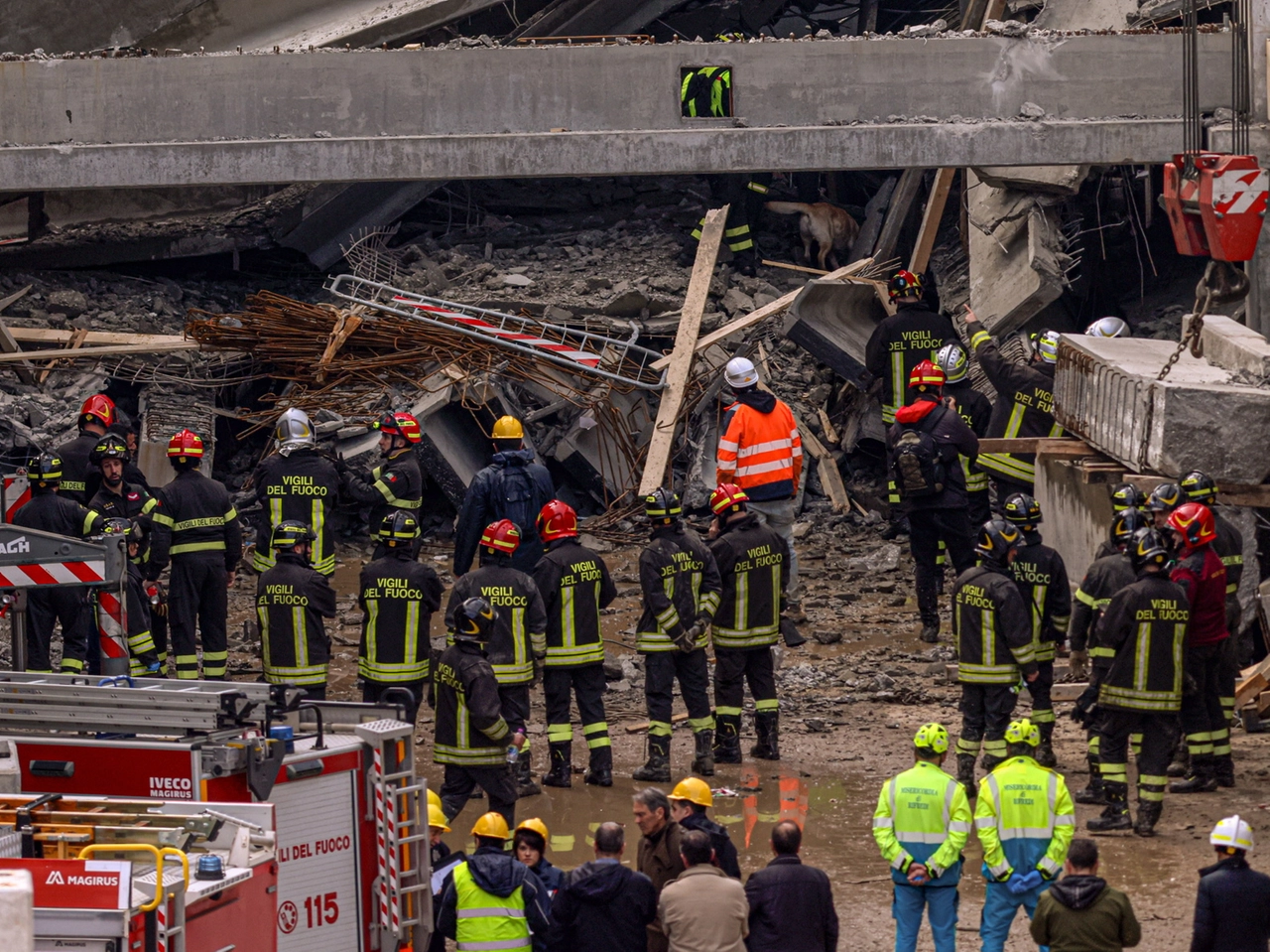 Decine di soccorritori nel cantiere di via Mariti (Foto Germogli)