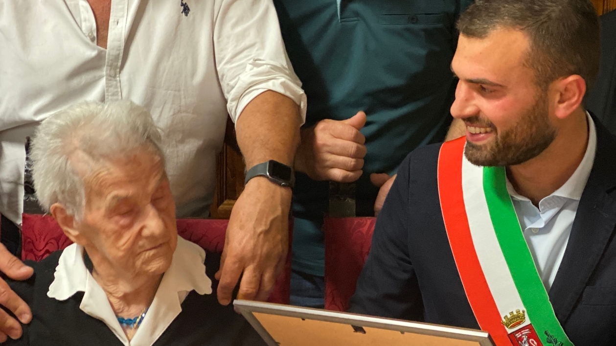 Norma Giannini l’ultima centenaria festeggiata in Casentino insieme al sindaco Filippo Vagnoli