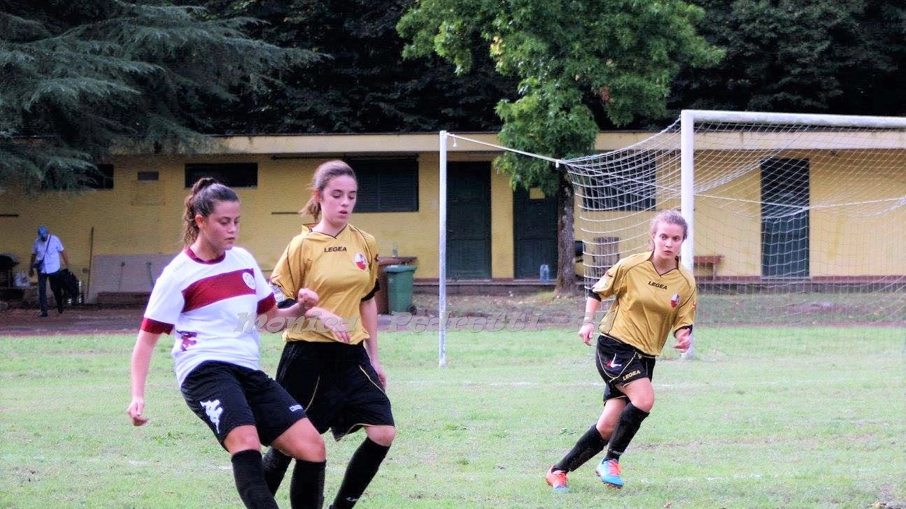 Caterina in azione, sul campo da pallone