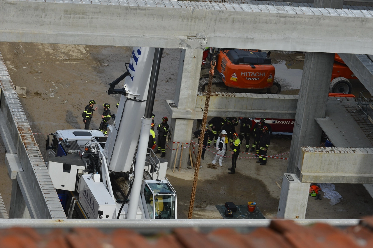 Vigili del fuoco nel cantiere di via Mariti