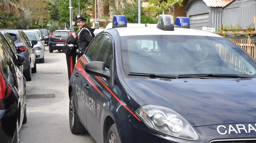 I carabinieri sono intervenuti per arrestare lo spacciatore