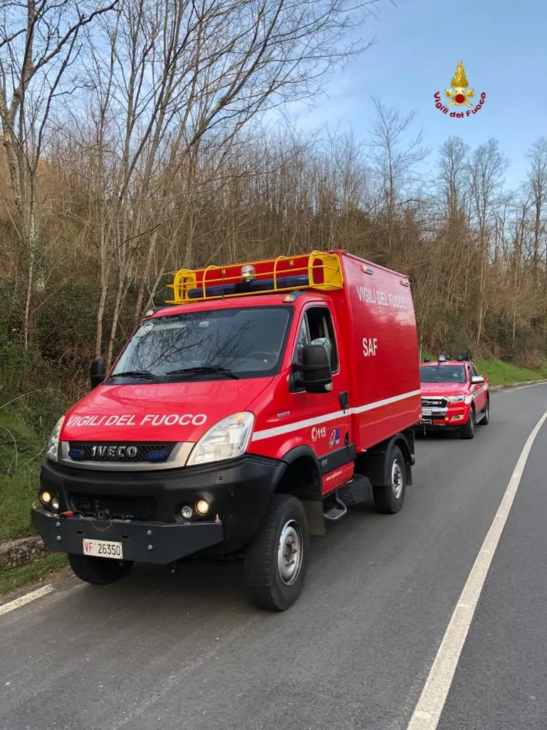 Cinque Terre: giù nella scarpata con la moto, lo salvano i vigili del fuoco