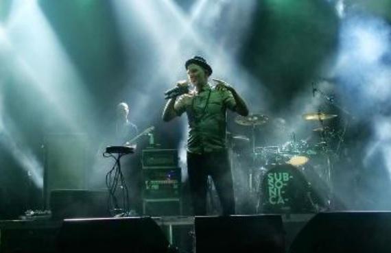 Subsonica notte di musica e tamponi Anfiteatro pieno Negrita