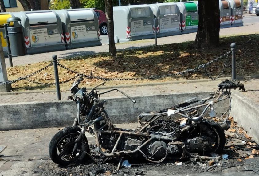 Misterioso Incendio Moto Distrutta A Porta Romana