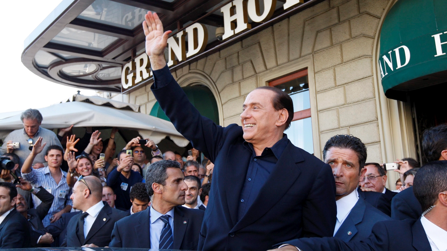 Il presidente Berlusconi in visita a Firenze nel 2009 (Foto Germogli)