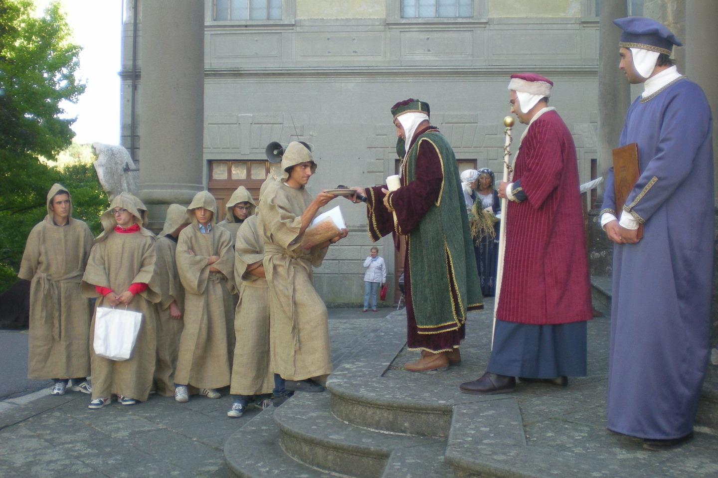 San Francesco A Pontremoli Anni Fa Fiaccolate Per Ricordare Il Santo