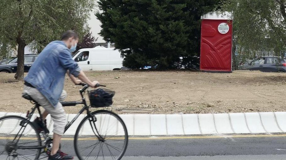 Nella rotonda c’è il bagno. Ma i lavori sono già finiti